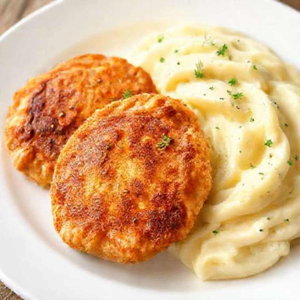 Куриные котлеты с картофельным пюре
