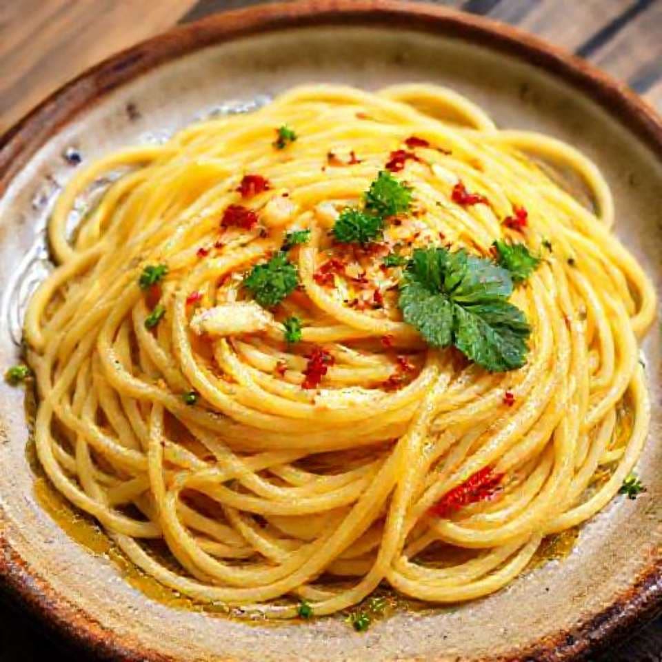 Garlic and Oil Noodles (Aglio e Olio)