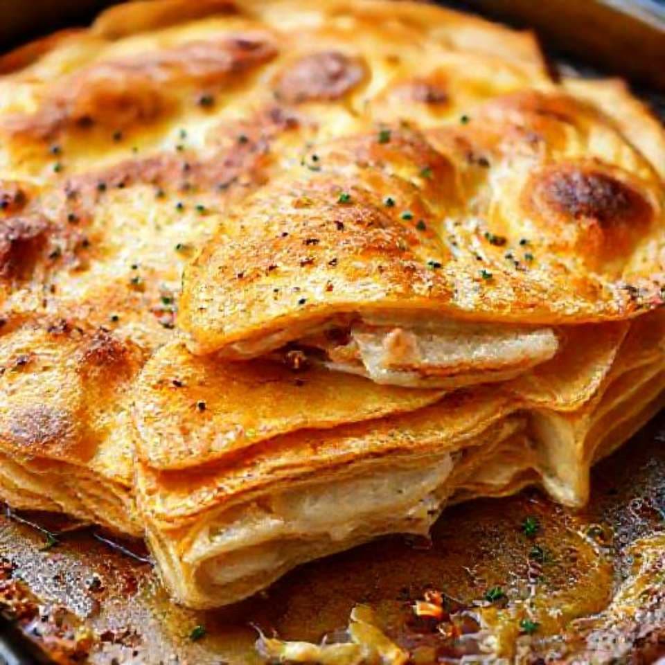Блинный пирог с рыбой и сыром в духовке