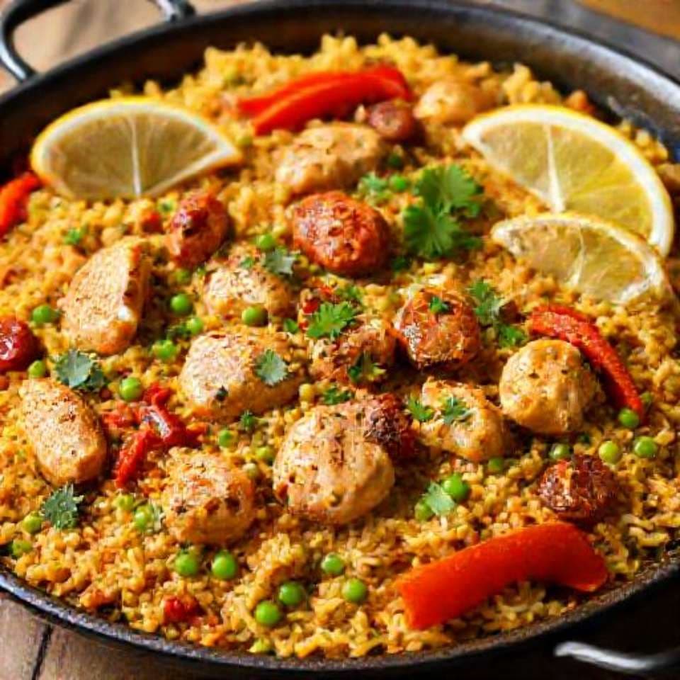 Паэлья с курицей и чоризо