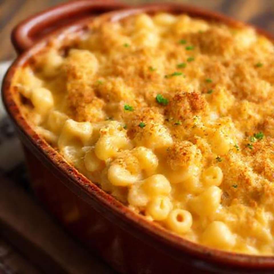 Classic Baked Macaroni and Cheese