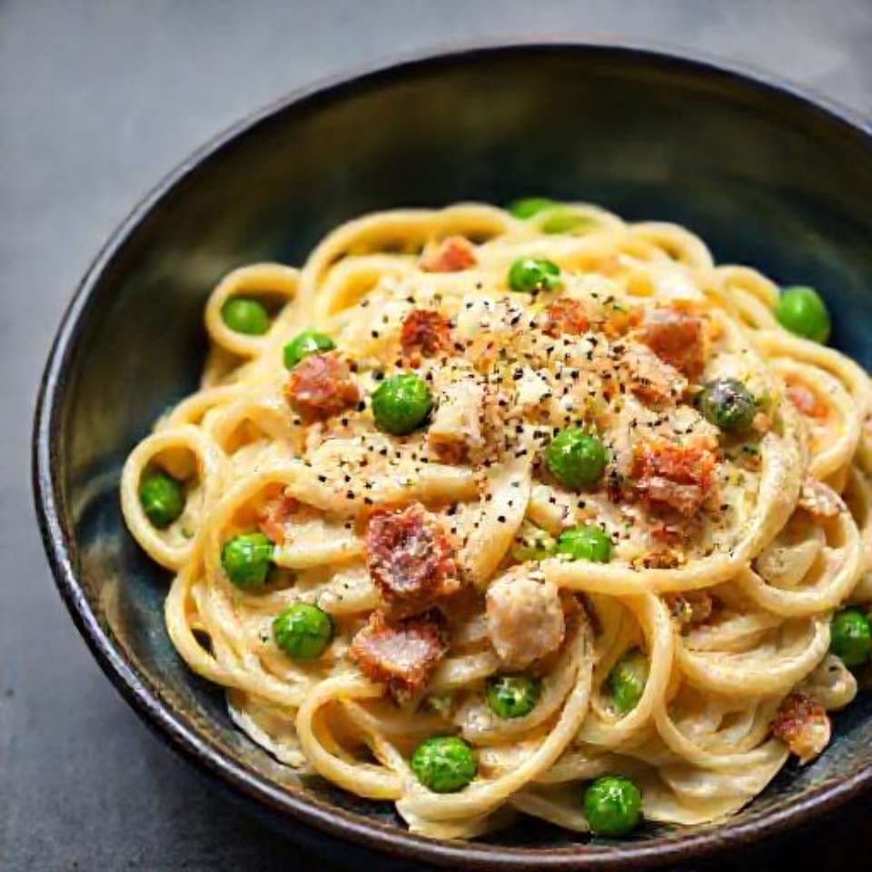 Fettuccine Alfredo with Pancetta and Peas