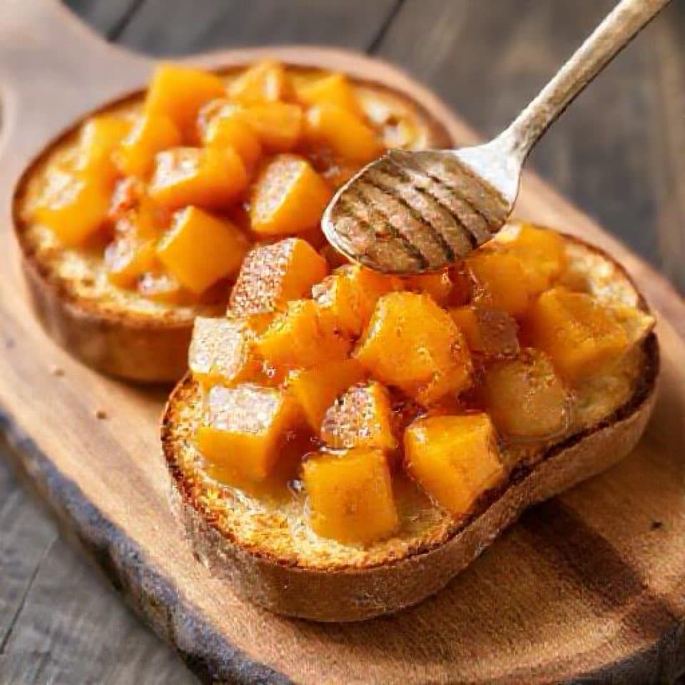 Toasted Bread with Honey-Apricot Compote