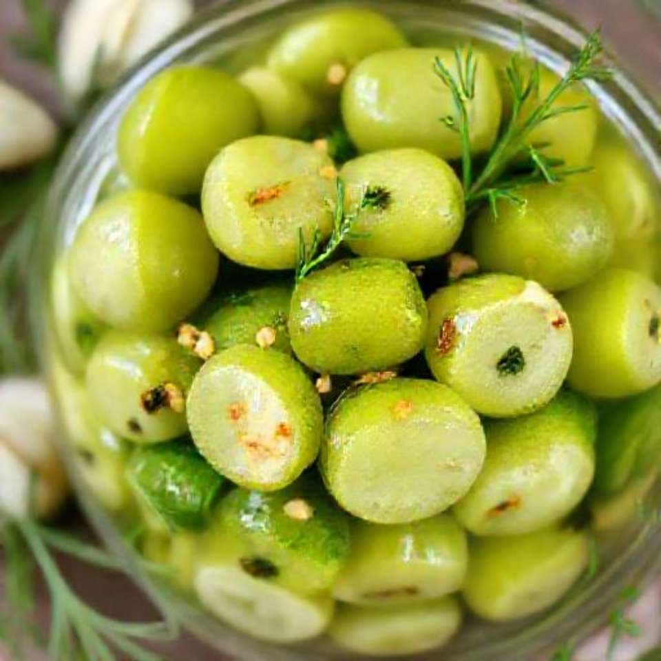 Малосольные огурцы с горчицей и кориандром