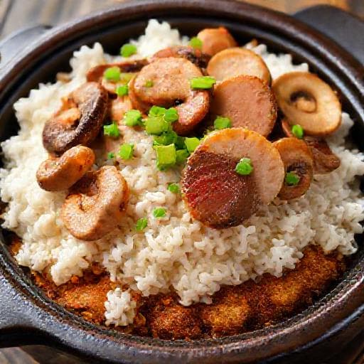 香菇滑鸡腊味煲仔饭
