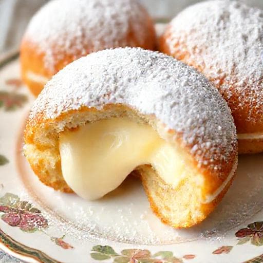 Berliner mit Vanillecreme-Füllung