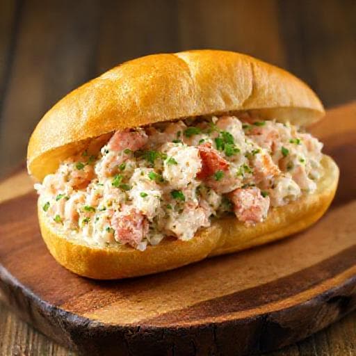 Guédilles au homard à la crémeuse et aux herbes