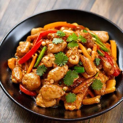 ไก่ผัดเม็ดมะม่วงหิมพานต์ทรงเครื่อง