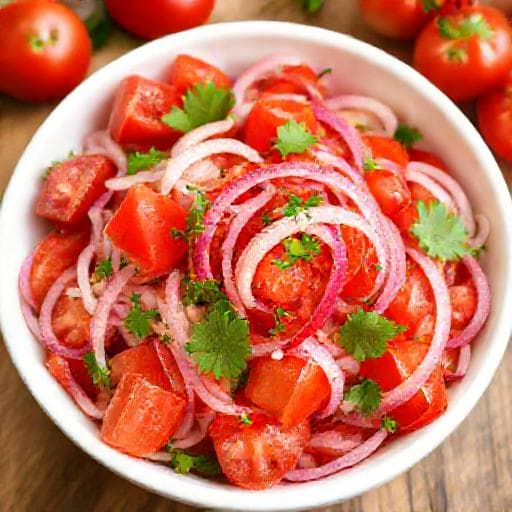 Klasična Salata od Rajčice i Luka