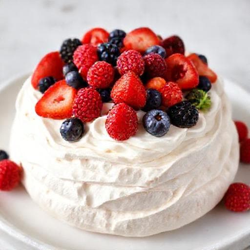 Brza Pavlova s bobičastim voćem