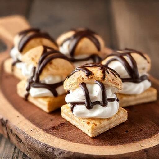 Brzi profiteroli s čokoladom i šlagom
