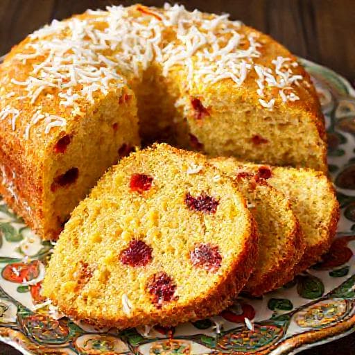 Bolo de Milho Cremoso com Coco e Goiabada