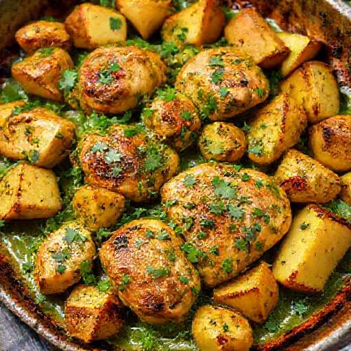 Galinha à Cafreal Assada no Forno com Batatas