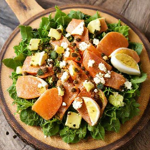 Salade Cobb au Saumon Fumé et Avocat