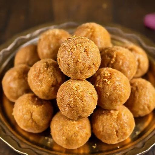 पारंपरिक चूरमा लड्डू
