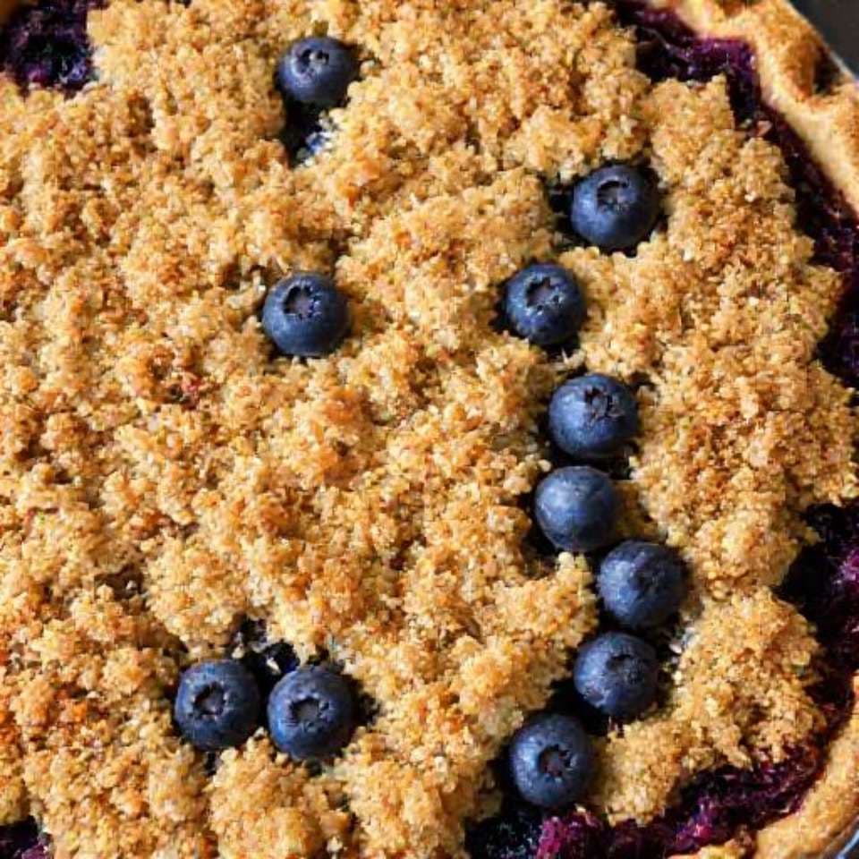 Quick Blueberry Crumble Pie