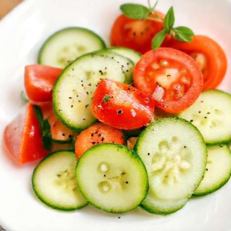 Salada Simples de Pepino e Tomate