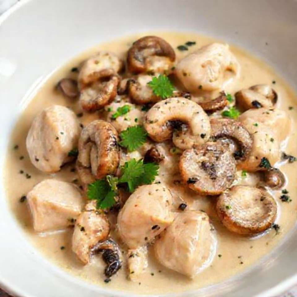 Шкмерули с индейкой и грибами
