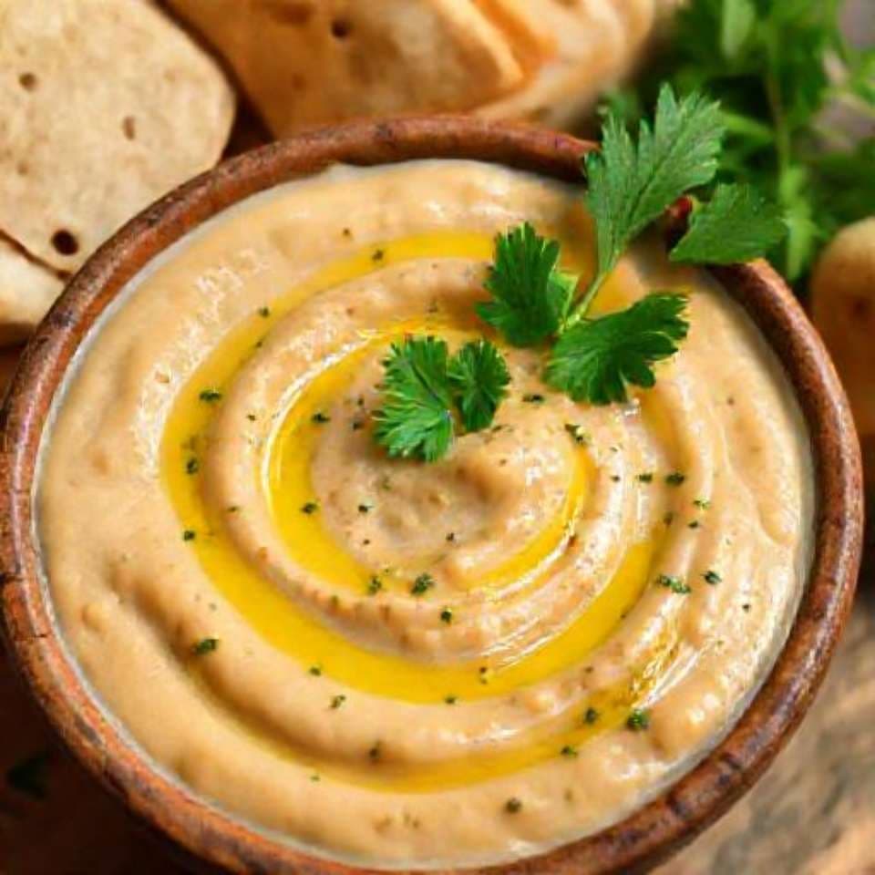 Пюре из нута с чесноком и зеленью