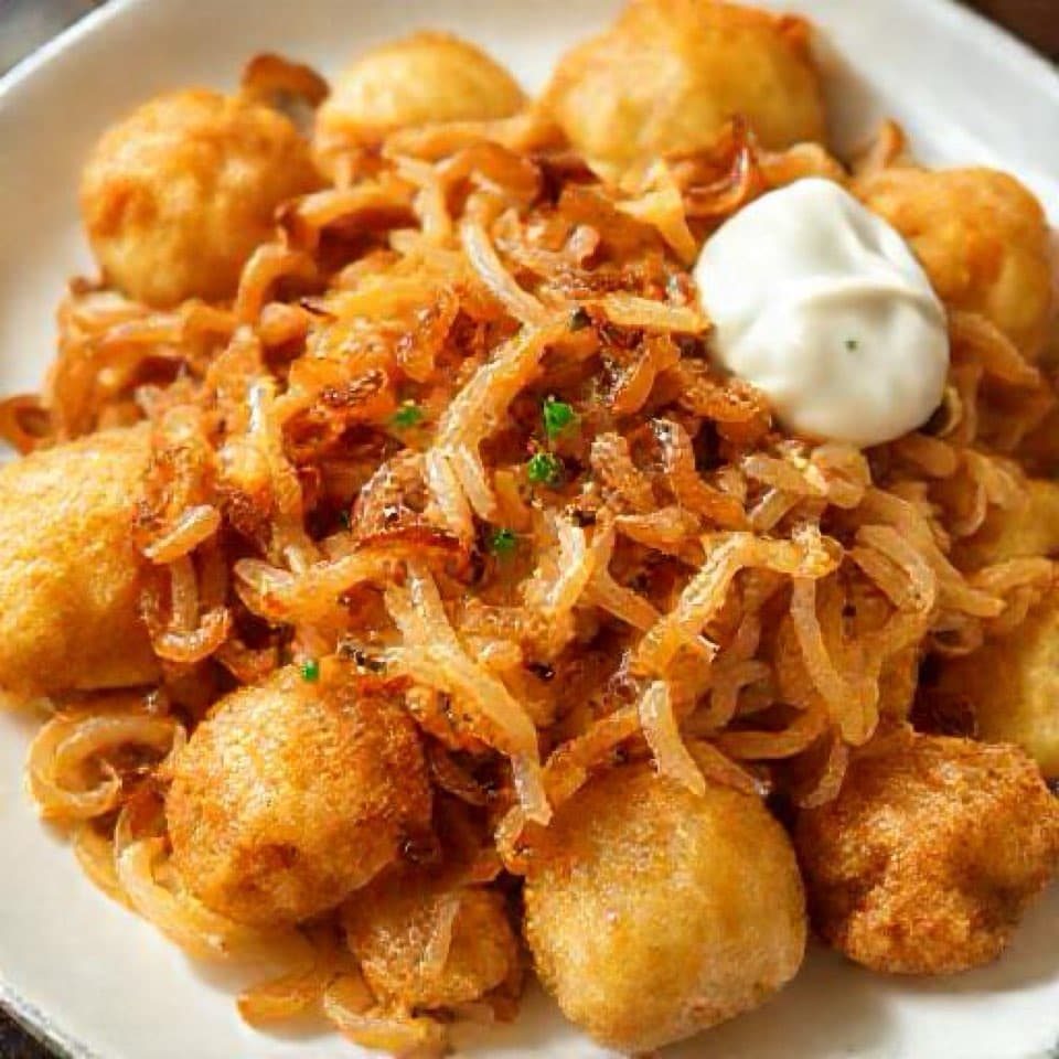 Пельмени жареные с луком