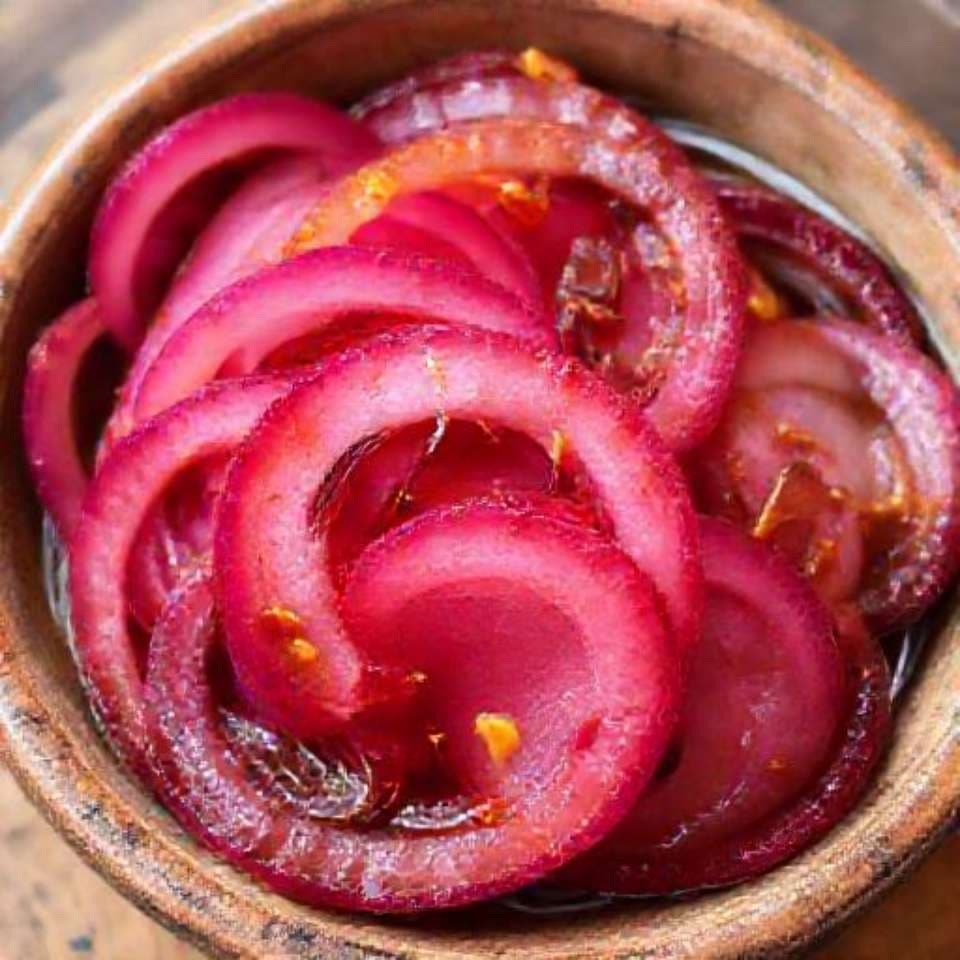 Маринованный лук с горчицей и медом