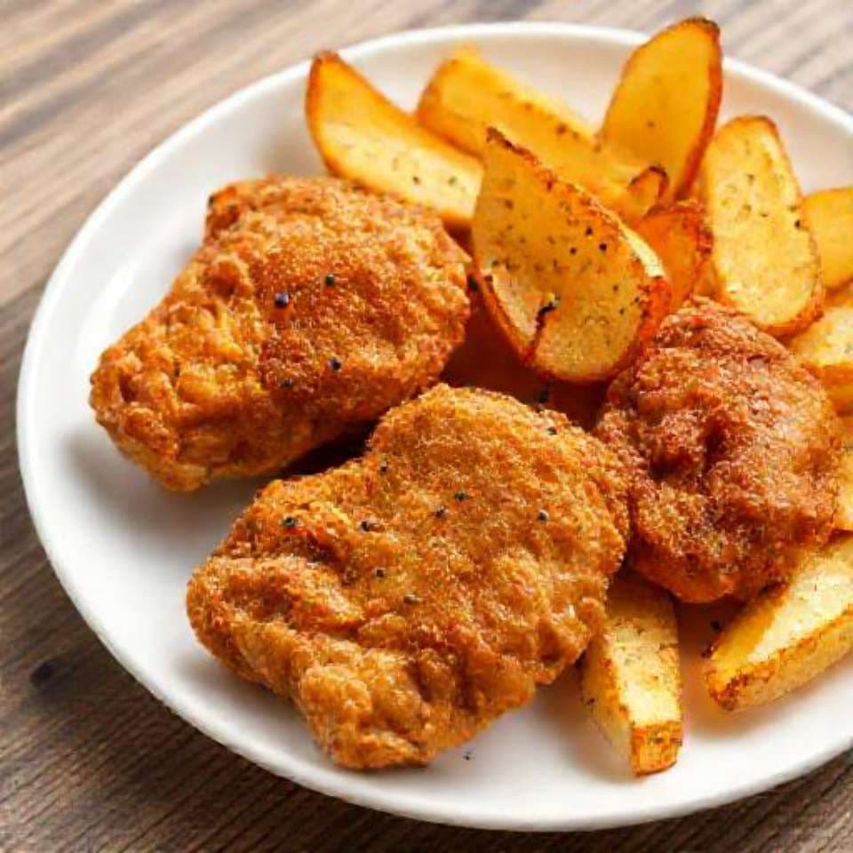 Жареные куриные бедра с картофелем