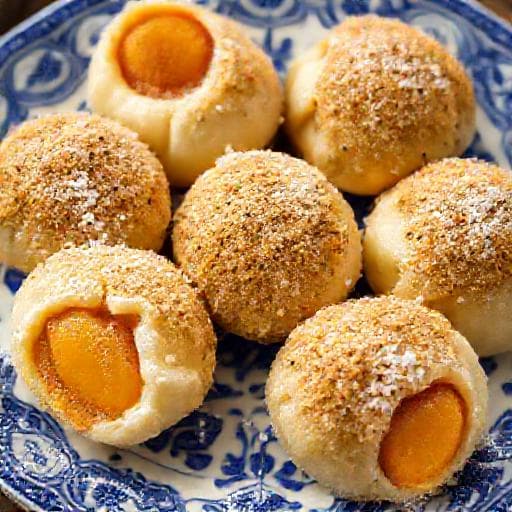 Marillenknödel mit Mohnbröseln (Steirische Variante)