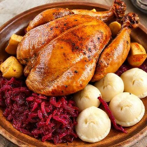 Pečená kachna na jablkách s červeným zelím a bramborovým knedlíkem