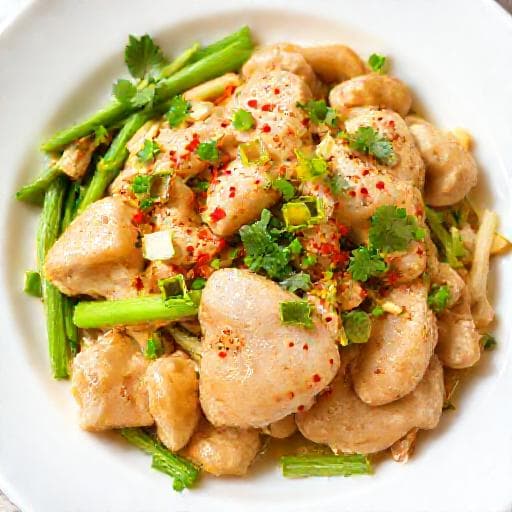 Gà hấp hành gừng sả