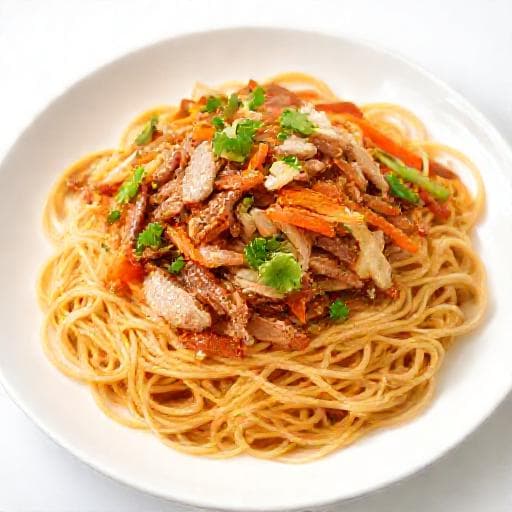 Mì Xào Giòn Đơn Giản Với Thịt Heo