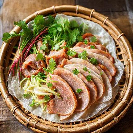 Bánh tráng phơi sương cuốn thịt luộc truyền thống