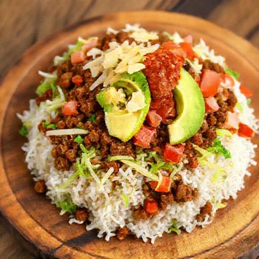 メキシカン風タコライス(アボカドとサルサソース添え)