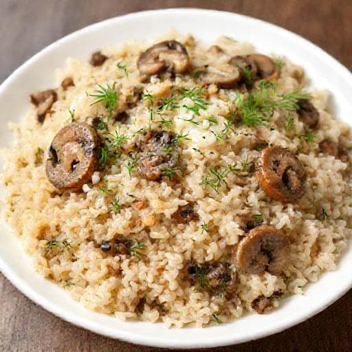 Pilaf de Ciuperci cu Smântână și Mărar