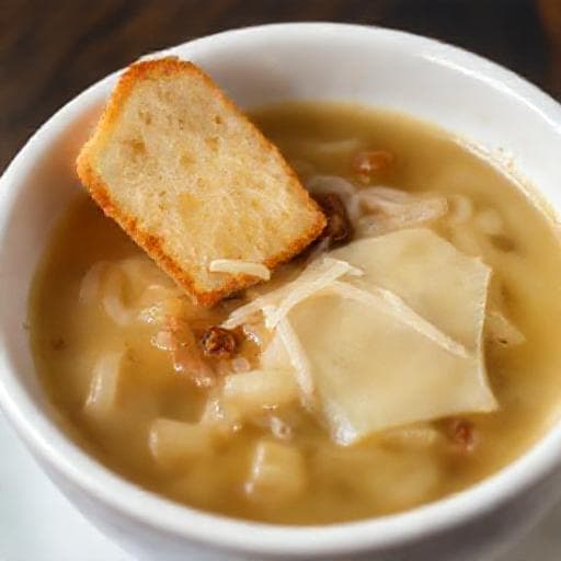 Supă rapidă de ceapă gratinată