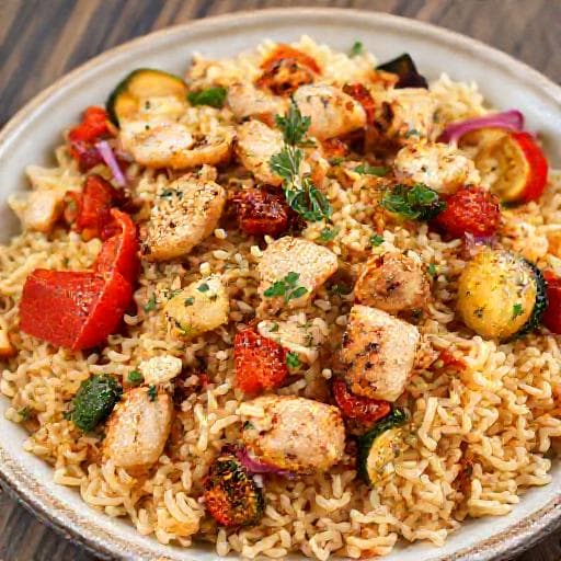 Salată de Orzo cu Pui Grill și Legume Coapte