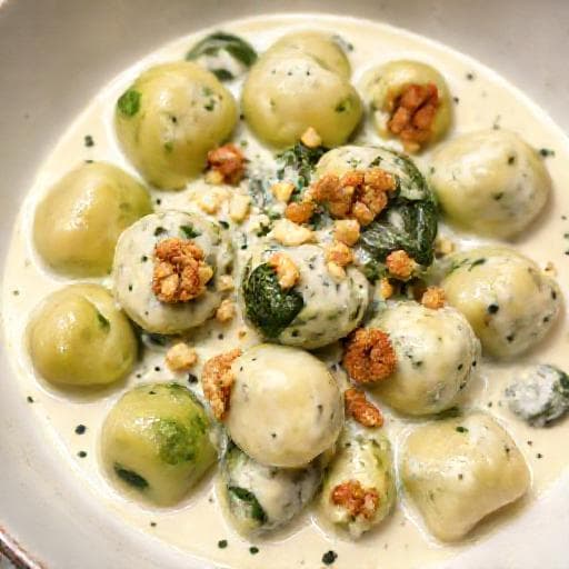 Gnocchi cu Spanac și Sos Cremă de Brânză