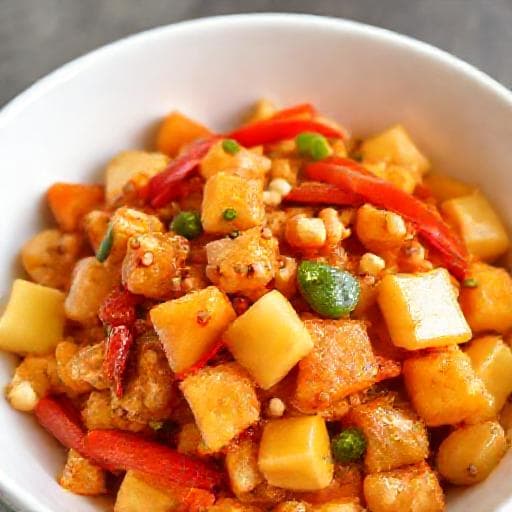 Pui Kung Pao cu Ananas și Nuci Caju