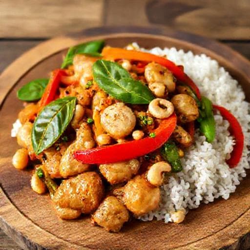 Pui cu Busuioc și Caju în Stil Thai