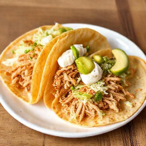 Sopes Rápidos de Maíz con Pollo Deshebrado