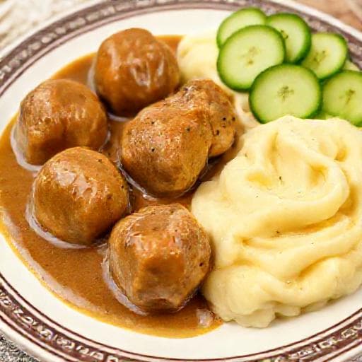 Svéd Húsgolyó Krumplipürével és Uborkasalátával
