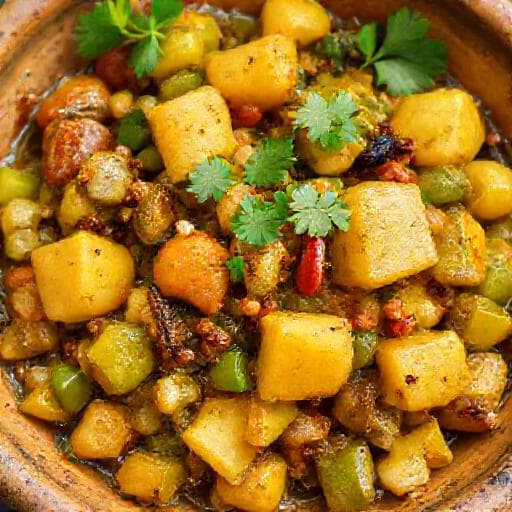 पारंपरिक शिमला मिर्च आलू
