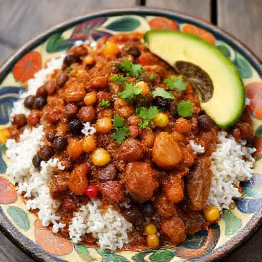 Arroz con Menestra y Carne Estilo Costeño