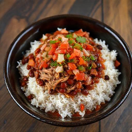 Chifrijo con Cerdo Desmechado y Salsa Criolla