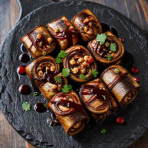 Georgiske Aubergineruller med Valnødder og Pomegranate Molasses