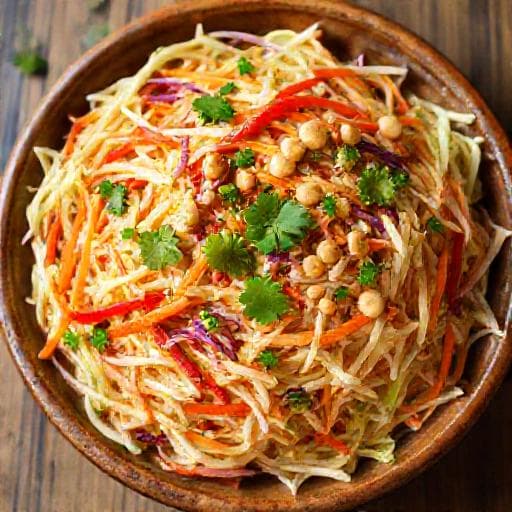 Asiatisk Kålsalat med Peanutdressing