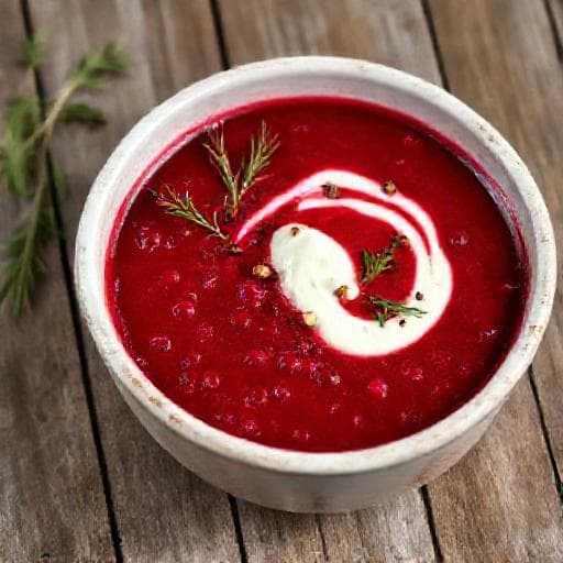 Klassisk Rødbedesuppe med Cremefraiche