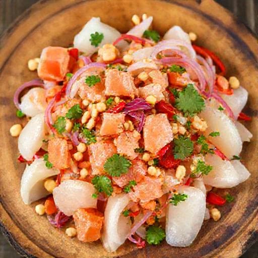 Gỏi bưởi cá hồi kiểu Thái
