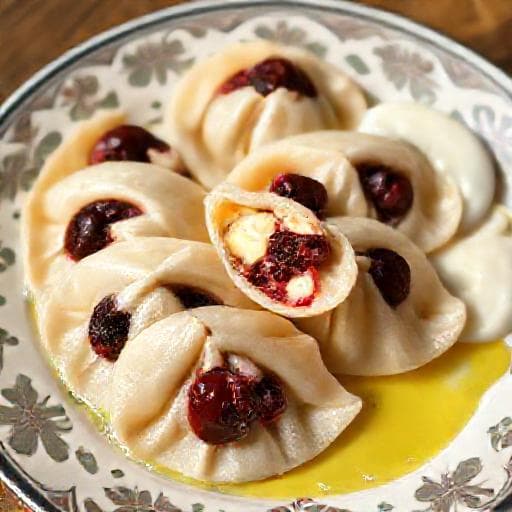Вареники з вишнями та сиром (Галицький варіант)