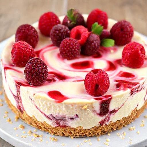 Torta od sira s bijelom čokoladom i malinama