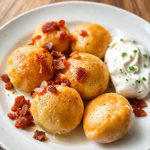 Saltfiskball med Bacon og Urte-rømme